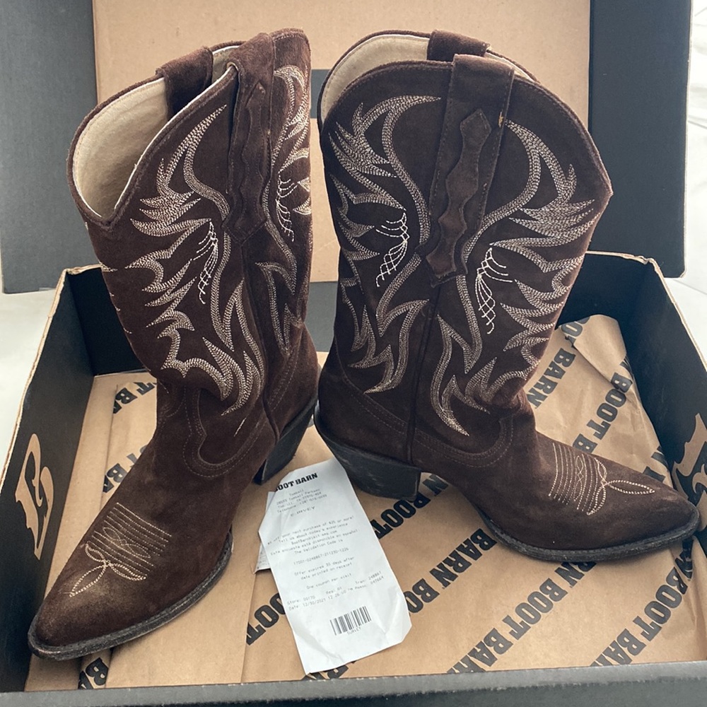 Boot barn boots that look like Arriat. Suede dark brown.